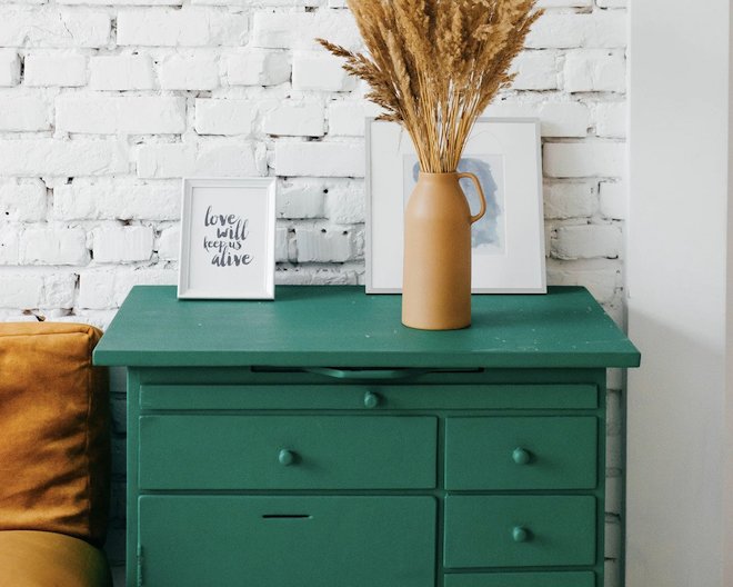 A clean, soothing room with green drawers as the main focus